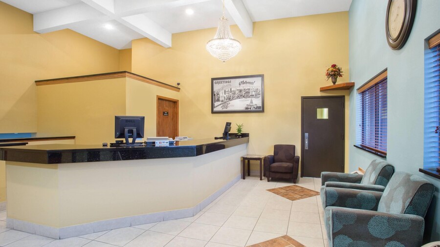 Super 8 by Wyndham Normal Bloomington