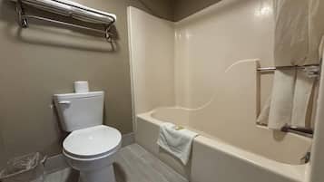 Baignoire, baignoire d'eau douce, articles de toilette gratuits