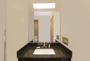 Bathtub, spring water tub, free toiletries, hair dryer - Super 8 by Wyndham Normal Bloomington (Normal)