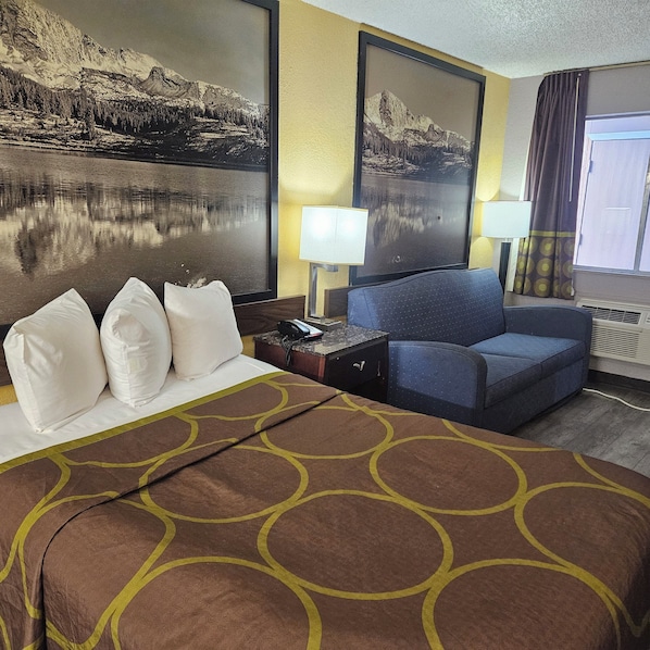 Basic Room, 1 Queen Bed, Non Smoking | Desk, laptop workspace, free cribs/infant beds, free WiFi