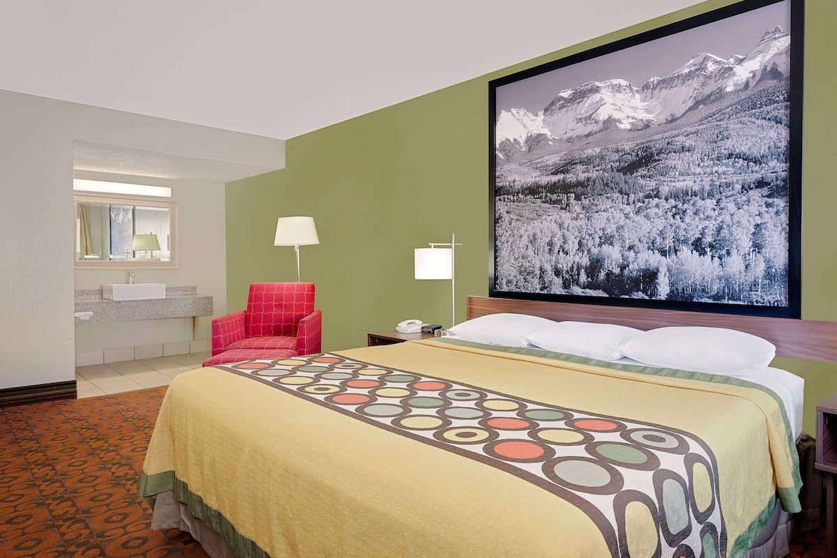 Desk, laptop workspace, free cribs/infant beds, free WiFi