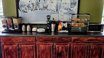 Desayuno continental gratuito y diario