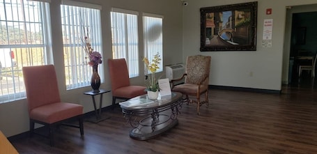 Lobby. Express Inn & Suites San Antonio Near Sea World Medical Center