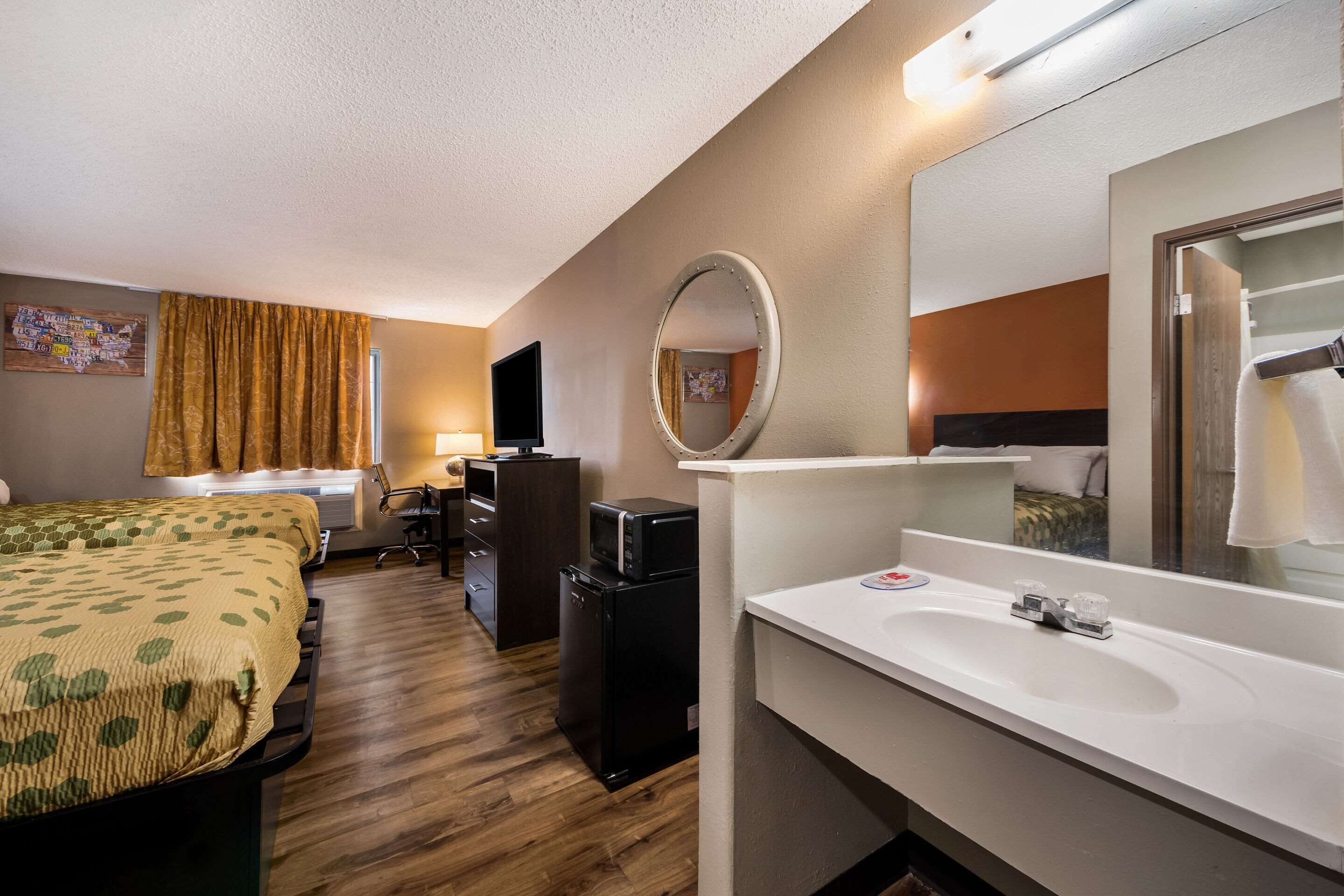 Rom – standard, 2 dobbeltsenger, ikke-røyk | Sengetøy av topp kvalitet, skrivebord og strykejern/-brett