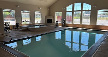 Super 8 by Wyndham Rexburg