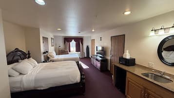 Deluxe-studiosuite - 2 queensize-senge - ikke-ryger | Skrivebord, mørklægningsgardiner, strygejern/strygebræt