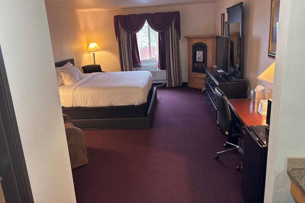 Studiosvit - 1 kingsize-säng - icke-rökare | Skrivbord, mörkläggningsgardiner, strykjärn/strykbräda och extrasängar