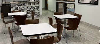 Super 8 by Wyndham Lincoln