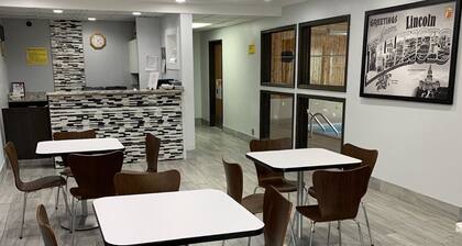 Super 8 by Wyndham Lincoln