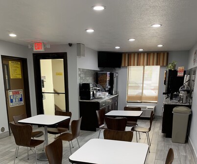 Super 8 by Wyndham Lincoln