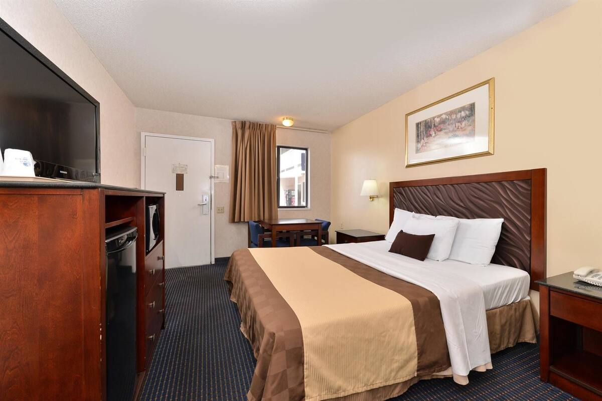 WiFi (free), alarm clocks, bed sheets