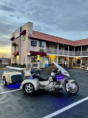 Vista frontal de la propiedad