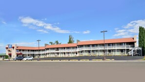 Exterior - Americas Best Value Inn Page (Page)