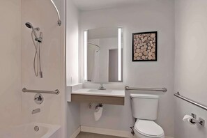 1 chambre, ameublement unique, bureau