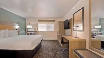 1 quarto, individualmente mobiliados, escrivaninha