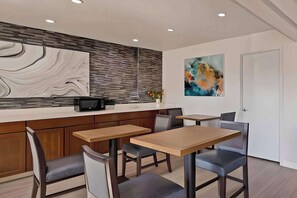 Petit déjeuner continental compris tous les jours