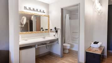 Premium Room, 2 Katil Ratu (Queen) | Bilik Mandi | Kelengkapan dandanan diri percuma, pengering rambut, tuala disediakan