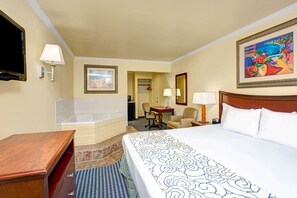 Desk, iron/ironing board, cribs/infant beds, rollaway beds - Super 8 by Wyndham Santa Cruz Beach (Santa Cruz)