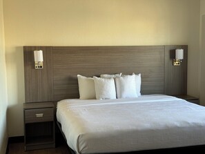 Premium bedding, desk, iron/ironing board, free WiFi