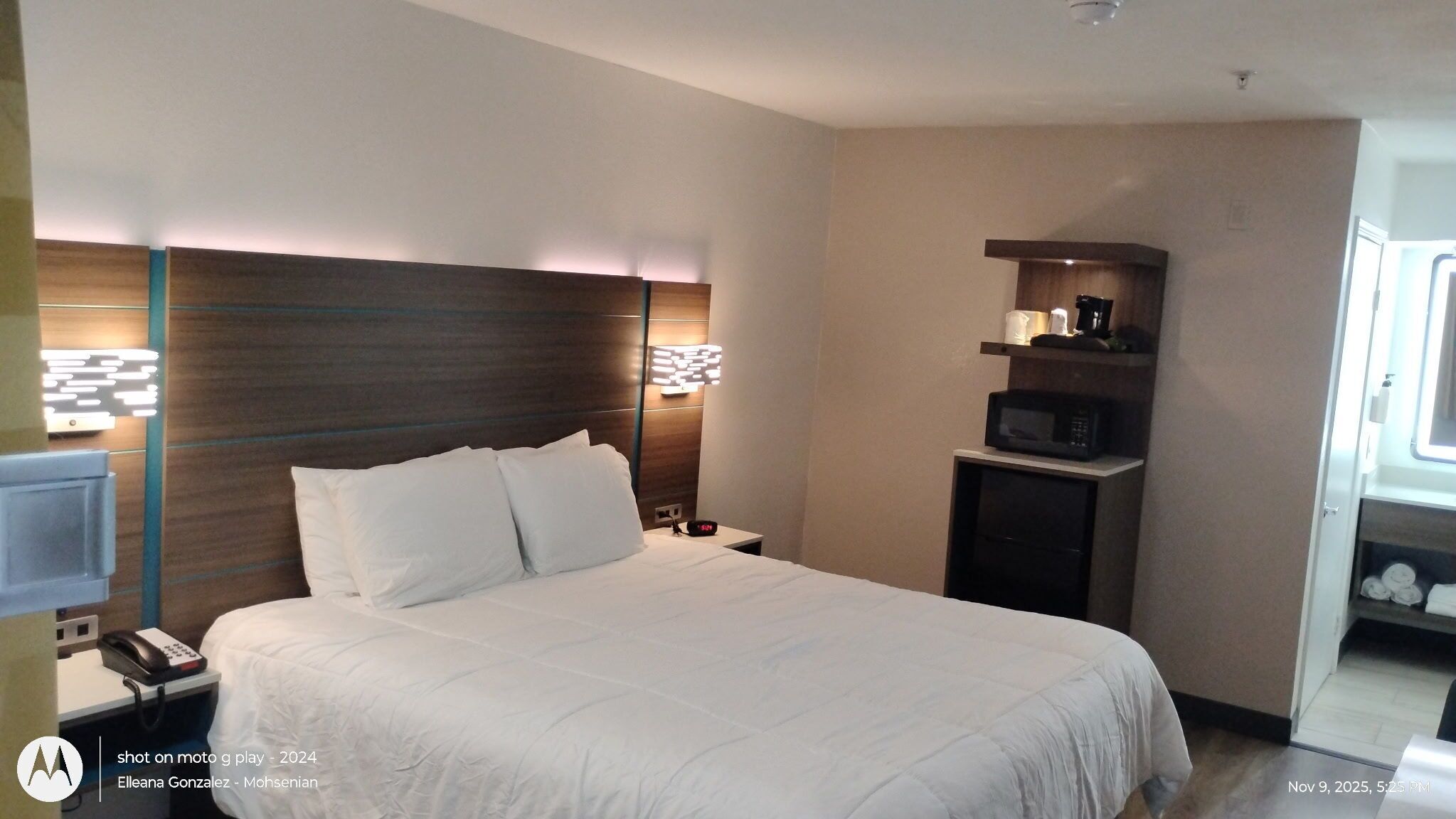 Caja de seguridad en la habitación, escritorio y cortinas blackout 