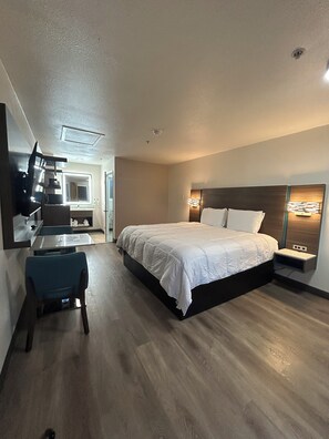 标准房, 1 张特大床, 无烟房, 山景 | 客房内保险箱、办公桌、遮光窗帘、熨斗/熨衣板