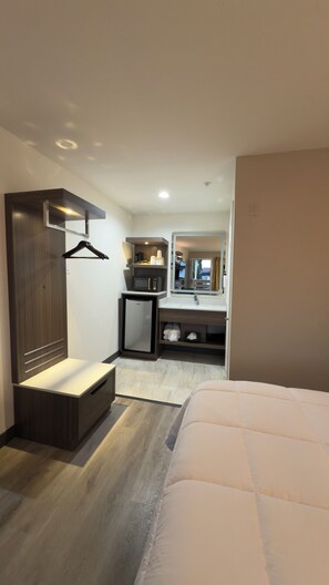 Standard Room, 2 Double Beds, Non Smoking, Mountain View | 1 bedroom, in-room safe, desk, blackout drapes