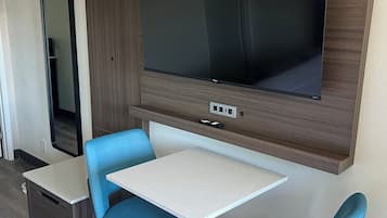 Standard Room, 1 Queen Bed, Non Smoking, Mountain View | In-room safe, desk, blackout drapes, iron/ironing board