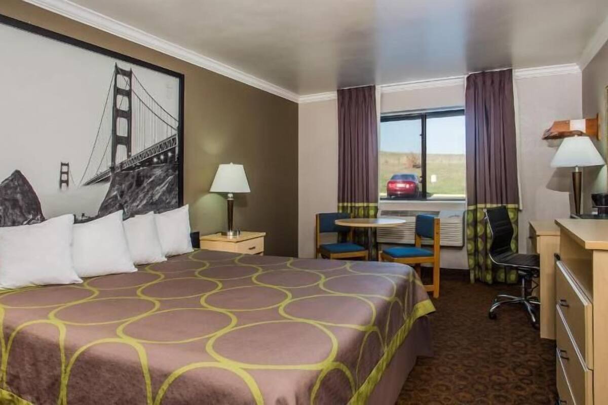 Pillowtop beds, desk, laptop workspace, soundproofing