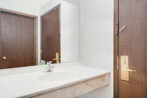 Free toiletries, towels