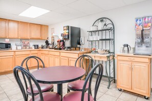 Free daily continental breakfast 