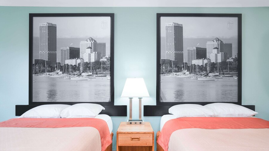 Super 8 by Wyndham Tomah Wisconsin