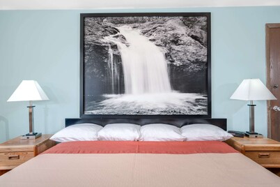 Super 8 by Wyndham Tomah Wisconsin