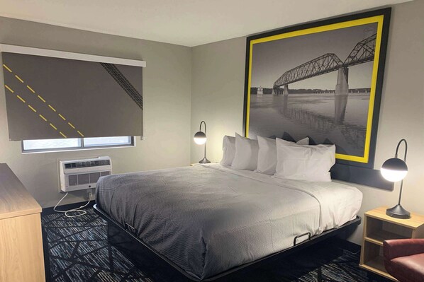 1 bedroom, pillow-top beds, desk, blackout curtains