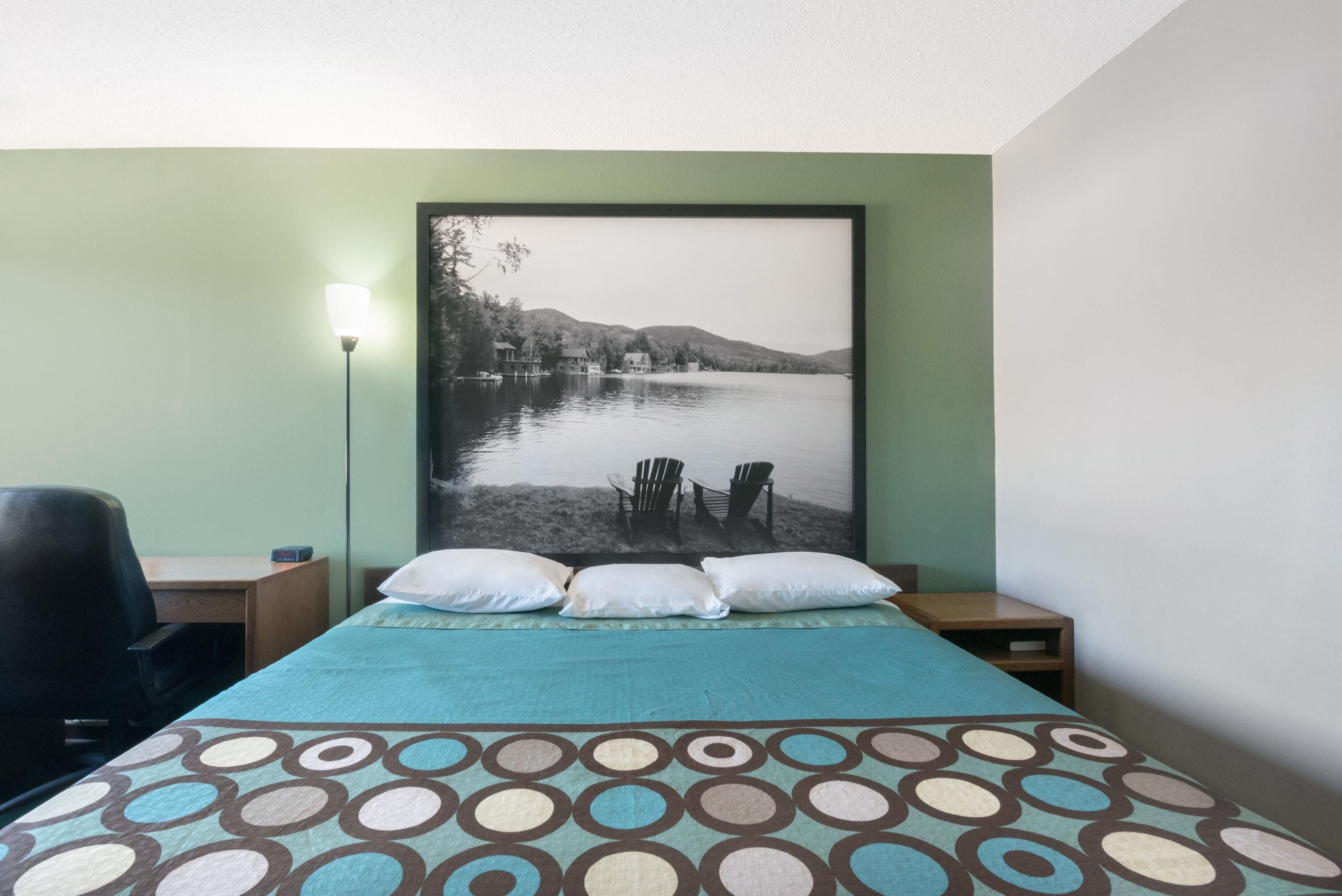 特色装修、办公桌、遮光窗帘、免费婴儿床