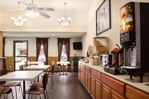 Desayuno continental incluido todos los días 