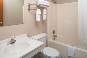 Combined shower/bathtub, deep-soaking bathtub, free toiletries