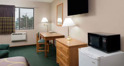 Super 8 by Wyndham Omaha NE