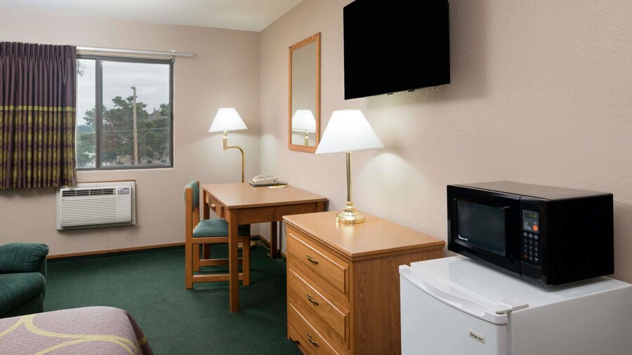 Super 8 by Wyndham Omaha NE