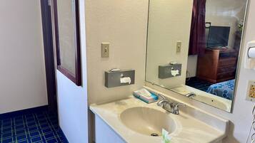 Séchoir à cheveux, serviettes fournies