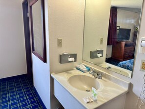 Hair dryer, towels - Americas Best Value Inn Seward (Seward)
