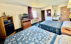Deluxe-rum - 2 queensize-sängar | Ljudisolering, gratis wi-fi, sängkläder och väckarklockor