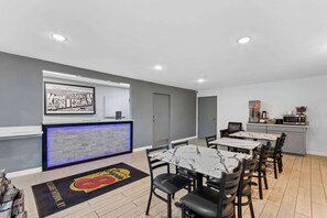 Lobby - Super 8 by Wyndham Elizabethtown (Elizabethtown)