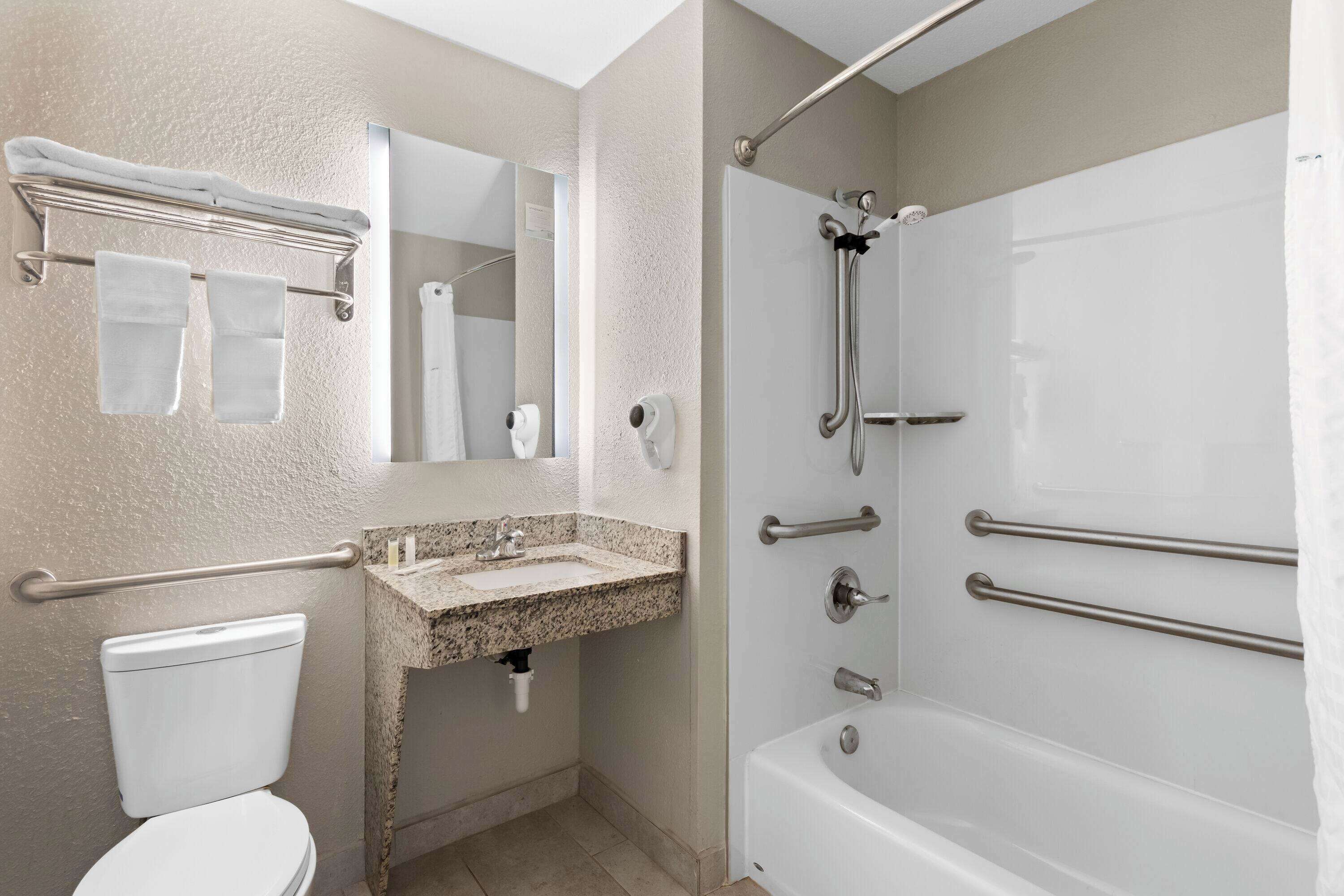 Room, 1 Queen Bed, Accessible, Non Smoking (Mobility Accessible) | Accessible bathroom