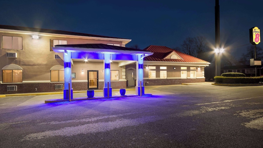 Super 8 by Wyndham Elizabethtown