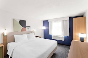 Habitación, 1 cama King size y sofá cama | Escritorio, tabla de planchar con plancha, wifi gratis y ropa de cama 