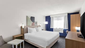 Quarto, 1 cama King | Escrivaninha, ferros/tábuas de passar roupa, Wi-Fi de cortesia