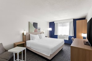 Habitación, 1 cama King size | Escritorio, tabla de planchar con plancha, wifi gratis y ropa de cama 