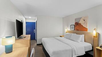 Room, 1 King Bed | Desk, iron/ironing board (on request), WiFi (free), bed sheets