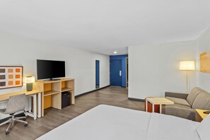 Room, 1 King Bed with Sofa bed | Desk, iron/ironing board (on request), free WiFi, bed sheets - Spark by Hilton Prestonsburg (Prestonsburg)
