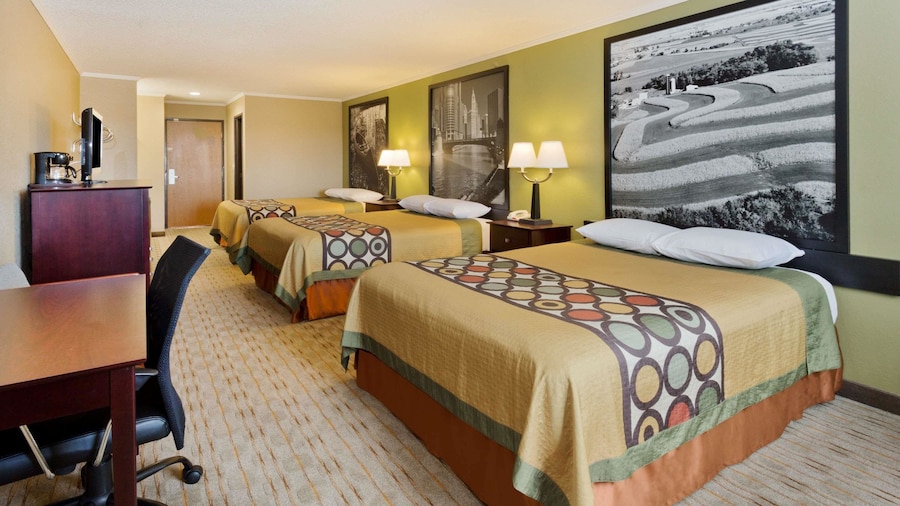 Super 8 by Wyndham Rochelle